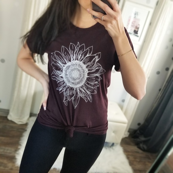 🅱️Last1️⃣Sunflower Graphic Tees Long Length Top - Picture 2 of 7